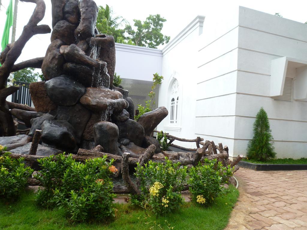 Crystal V Tourist Resort Anuradhapura Bagian luar foto