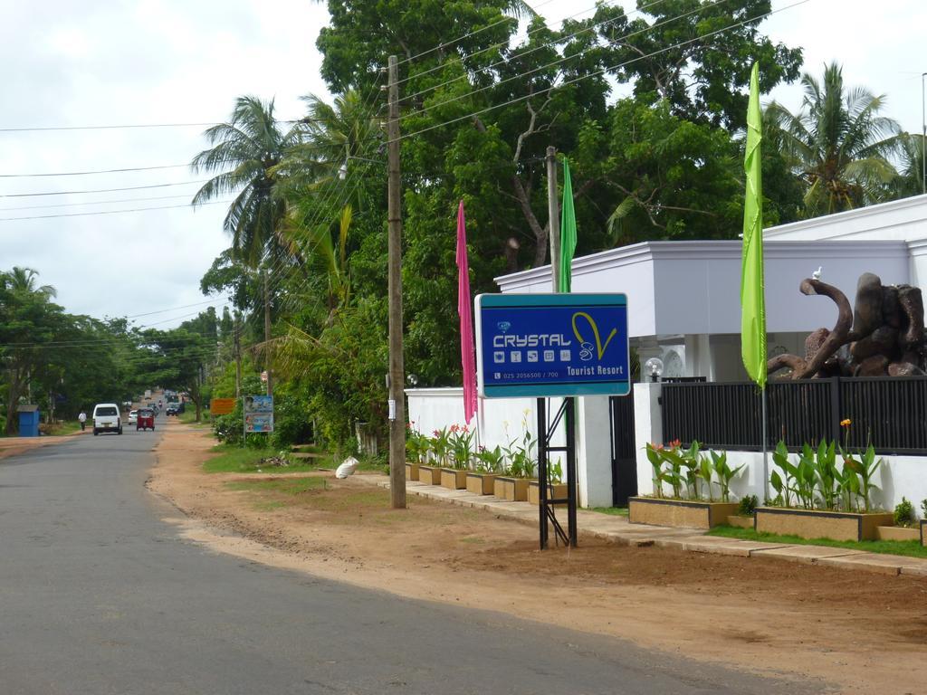 Crystal V Tourist Resort Anuradhapura Bagian luar foto